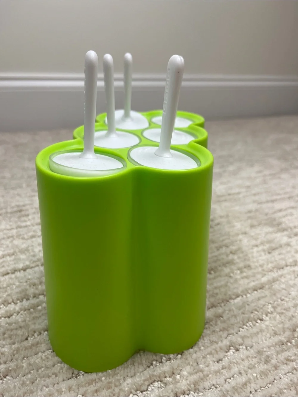 Zoku Classic Pop Molds 6 Easy-Release  Popsicle Molds with Sticks and Drip Guard
